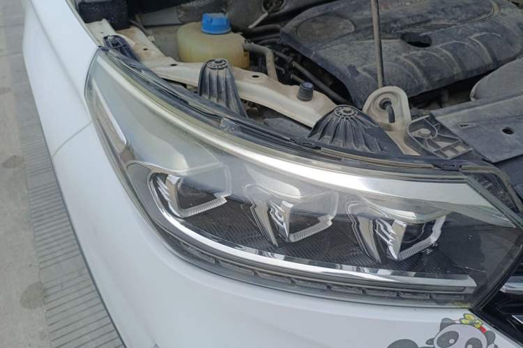 Used GAC Trumpchi GS4 2019 270T Automatic Two-Wheel Drive Luxury Smart Connectivity Model Right Front Headlight