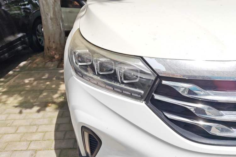 Used GAC Trumpchi GS4 2019 270T Automatic Two-Wheel Drive Luxury Smart Connectivity Model Right Front Headlight