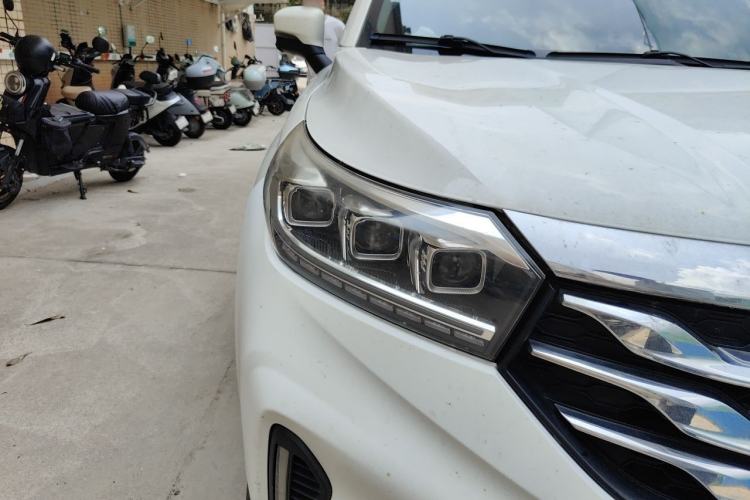 Used GAC Trumpchi GS4 2019 270T Automatic Two-Wheel Drive Luxury Smart Connectivity Model Right Front Headlight