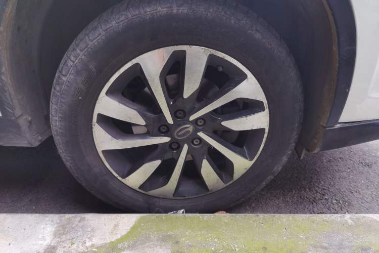 Used GAC Trumpchi GS4 2019 270T Automatic Two-Wheel Drive Elite Edition Right Front Wheel Hub
