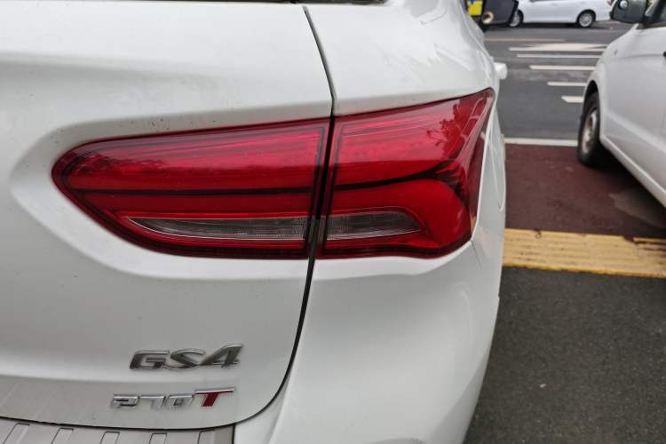 Used GAC Trumpchi GS4 2019 270T Manual Two-Wheel-Drive Elite Edition Right Rear Taillight