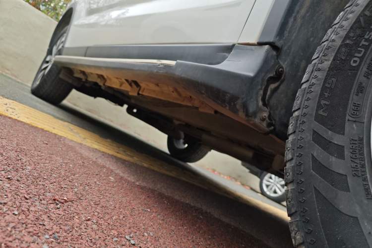 Used GAC Trumpchi GS4 2019 270T Manual Two-Wheel-Drive Elite Edition Right Side Sill