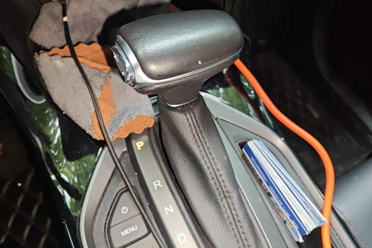 Used GAC Trumpchi GS4 2020 270T Automatic Elite Tech Edition Gear Lever