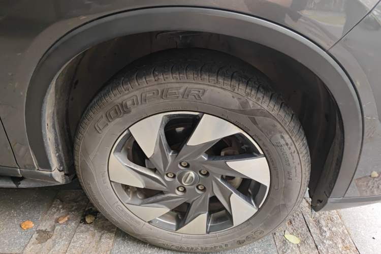 Used GAC Trumpchi GS4 2020 270T Automatic Elite Tech Edition Right Front Wheel Hub