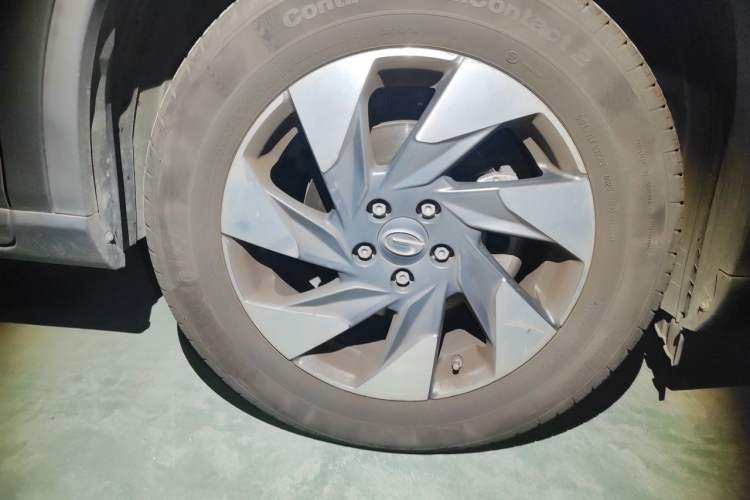 Used GAC Trumpchi GS4 2020 270T Automatic Elite Tech Edition Right Front Wheel Hub