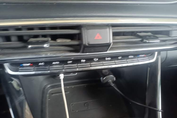 Used GAC Trumpchi GS4 2020 270T Automatic Luxury Edition Audio And AC Panel