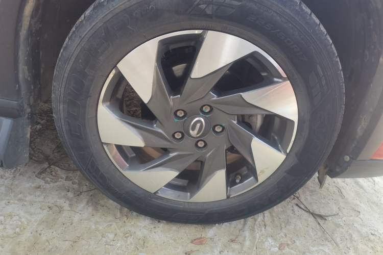 Used GAC Trumpchi GS4 2020 270T Automatic Luxury Smart Connectivity Version Right Front Wheel Hub