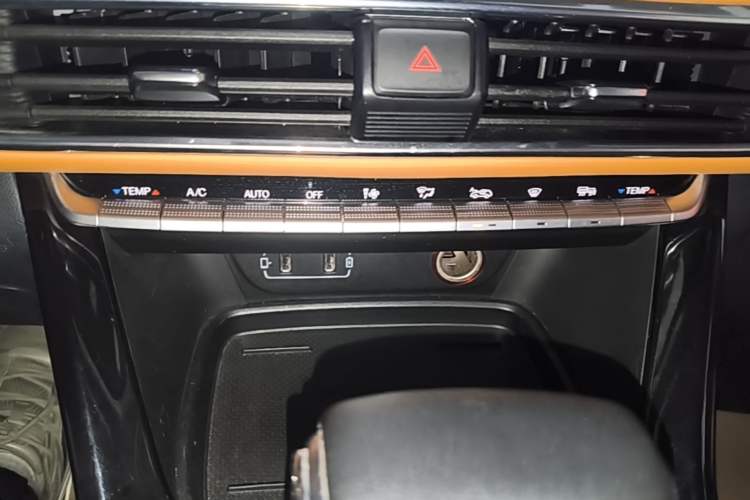 Used GAC Trumpchi GS4 2020 270T Automatic Luxury Edition Audio And AC Panel