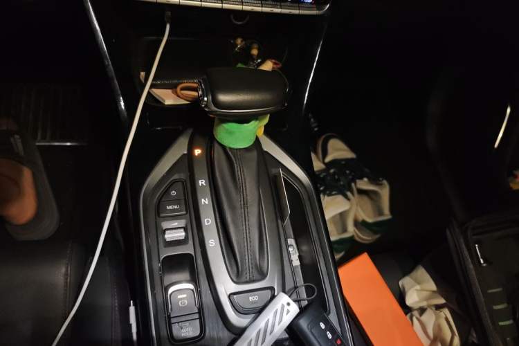 Used GAC Trumpchi GS4 2020 270T Automatic Elite Tech Edition Gear Lever