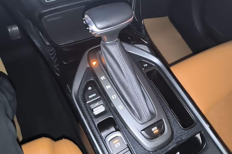 Used GAC Trumpchi GS4 2020 270T Automatic Luxury Edition Gear Lever