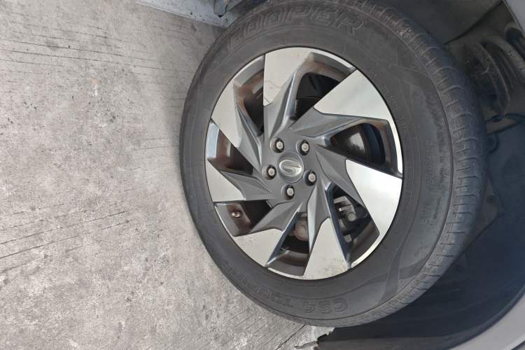 Used GAC Trumpchi GS4 2020 270T Automatic Elite Tech Edition Right Front Wheel Hub