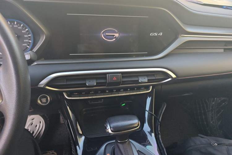 Used GAC Trumpchi GS4 2020 270T Automatic Elite Tech Edition Audio And AC Panel