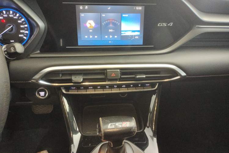 Used GAC Trumpchi GS4 2020 270T Automatic Elite Tech Edition Audio And AC Panel