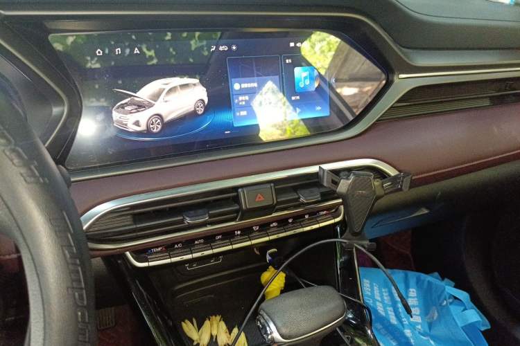 Used GAC Trumpchi GS4 2020 270T Automatic Luxury Smart Connectivity Version Audio And AC Panel