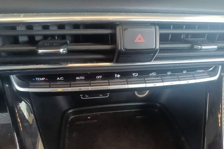 Used GAC Trumpchi GS4 2020 270T Automatic Elite Tech Edition Audio And AC Panel