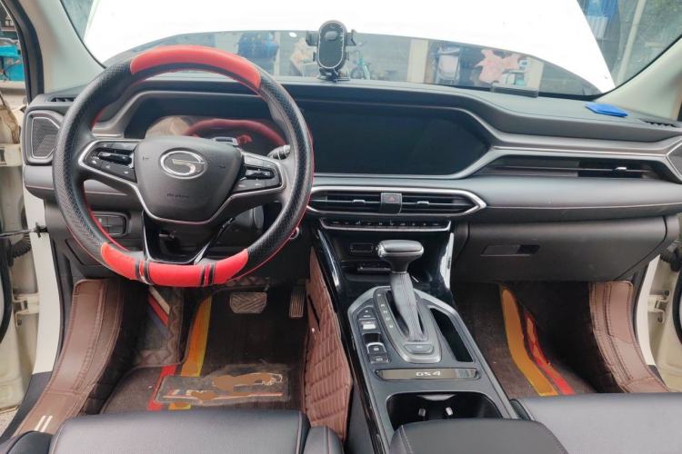 Used GAC Trumpchi GS4 2020 270T Automatic Luxury Smart Connectivity Version Center Console