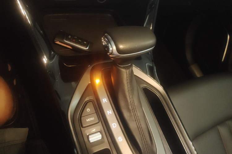 Used GAC Trumpchi GS4 2020 270T Automatic Elite Tech Edition Gear Lever
