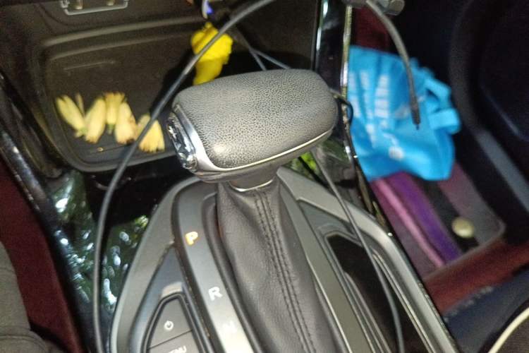 Used GAC Trumpchi GS4 2020 270T Automatic Luxury Smart Connectivity Version Gear Lever