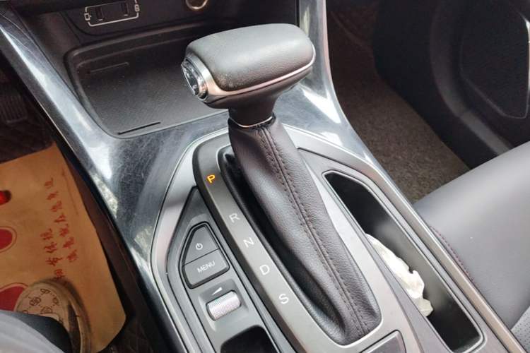 Used GAC Trumpchi GS4 2020 270T Automatic Elite Tech Edition Gear Lever