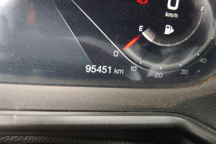 Used GAC Trumpchi GS4 2020 270T Automatic Luxury Smart Connectivity Version Odometer Close Up