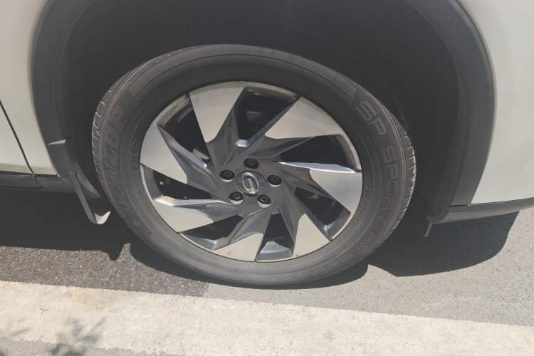 Used GAC Trumpchi GS4 2020 270T Automatic Luxury Smart Connectivity Version Right Front Wheel Hub