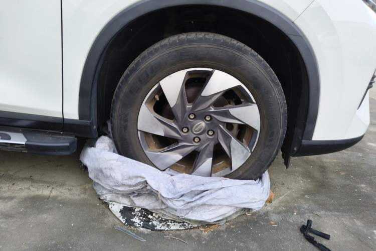 Used GAC Trumpchi GS4 2020 270T Automatic Elite Tech Edition Right Front Wheel Hub