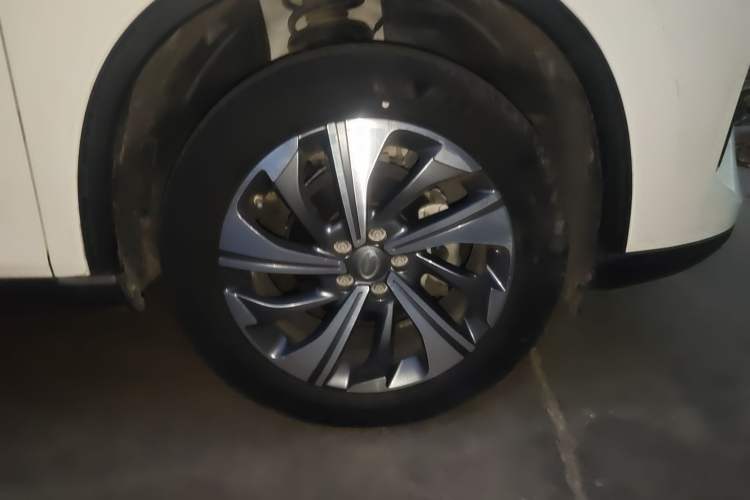 Used GAC Trumpchi GS4 2020 270T Automatic Smart Connectivity Edition Right Front Wheel Hub