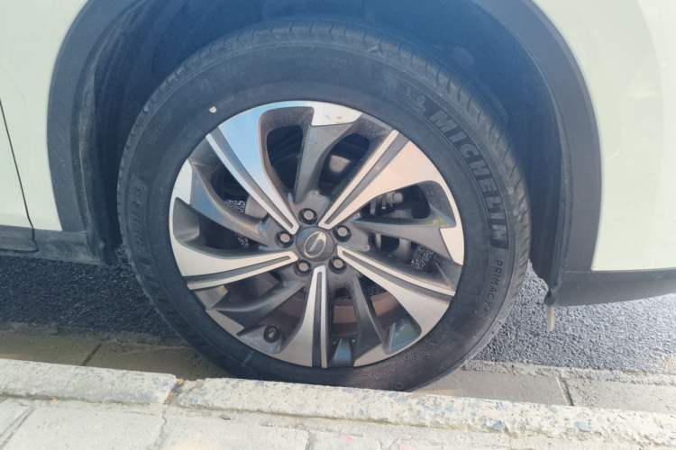Used GAC Trumpchi GS4 2020 270T Automatic Smart Connectivity Edition Right Front Wheel Hub