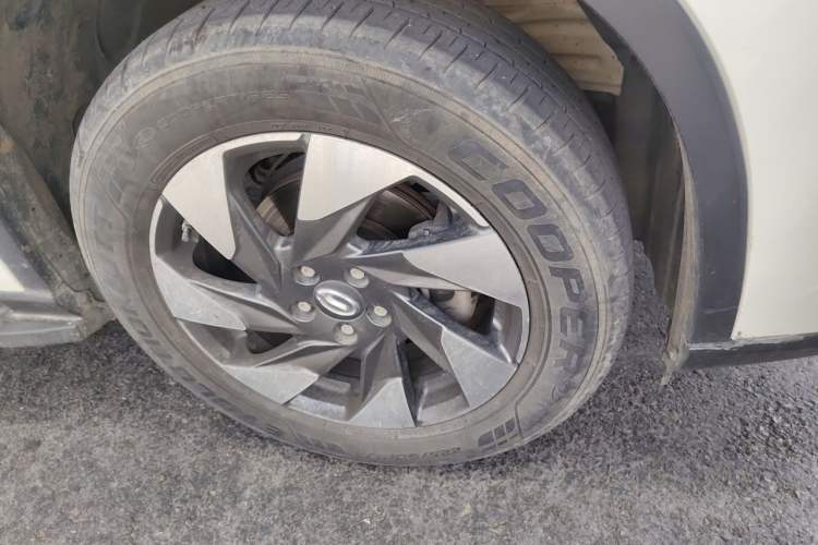 Used GAC Trumpchi GS4 2020 270T Automatic Luxury Smart Connectivity Version Right Front Wheel Hub