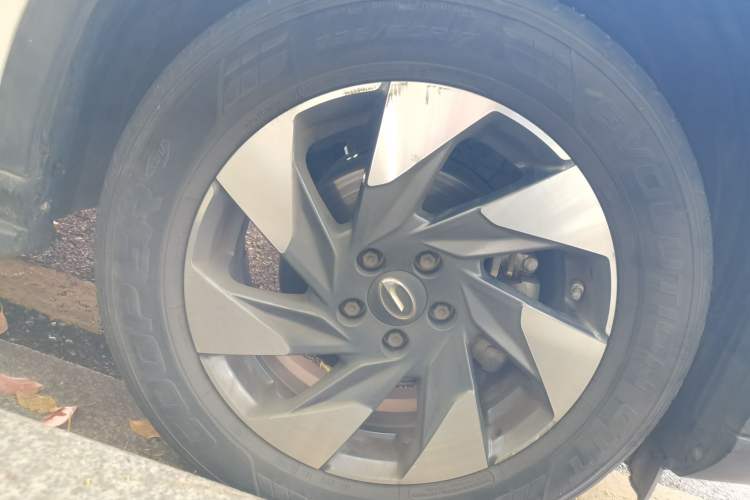 Used GAC Trumpchi GS4 2020 270T Automatic Elite Tech Edition Right Front Wheel Hub