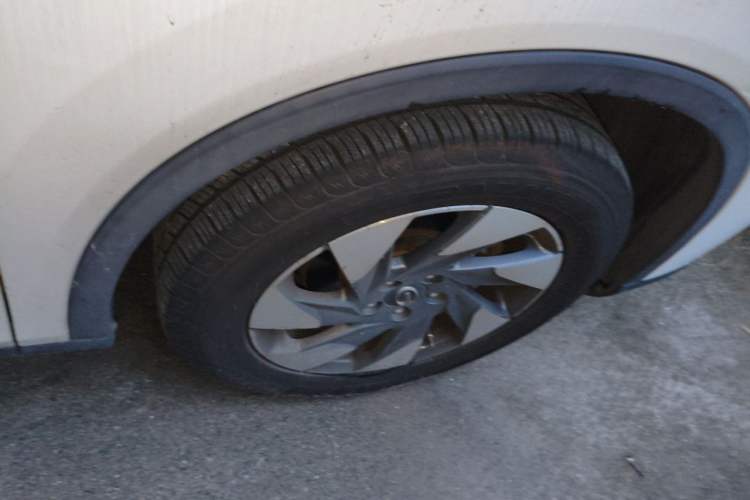 Used GAC Trumpchi GS4 2020 270T Automatic Luxury Smart Connectivity Version Right Front Wheel Hub