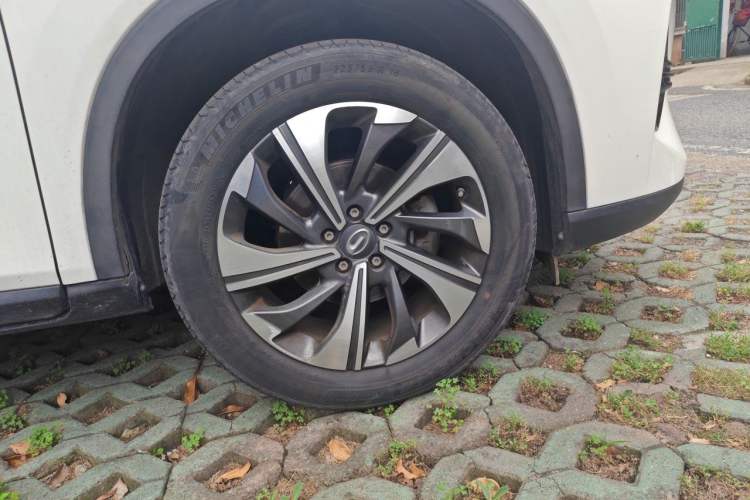 Used GAC Trumpchi GS4 2020 270T Automatic Smart Connectivity Edition Right Front Wheel Hub