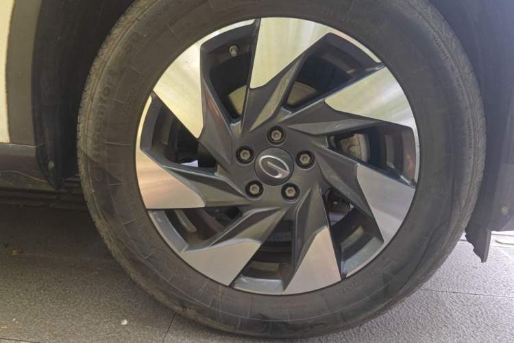 Used GAC Trumpchi GS4 2020 270T Automatic Luxury Smart Connectivity Version Right Front Wheel Hub