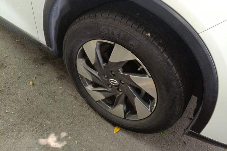 Used GAC Trumpchi GS4 2020 270T Automatic Luxury Smart Connectivity Version Right Front Wheel Hub