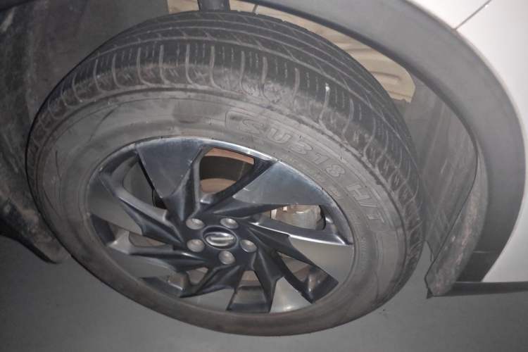 Used GAC Trumpchi GS4 2020 270T Automatic Luxury Smart Connectivity Version Right Front Wheel Hub