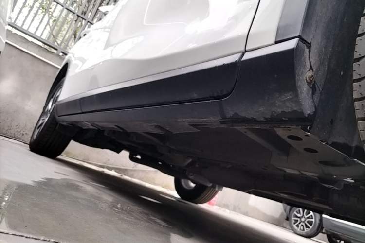 Used GAC Trumpchi GS4 2020 270T Automatic Elite Tech Edition Right Side Sill