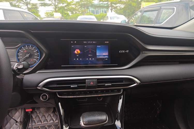 Used GAC Trumpchi GS4 2021 270T Automatic Elite Tech Edition Audio And AC Panel