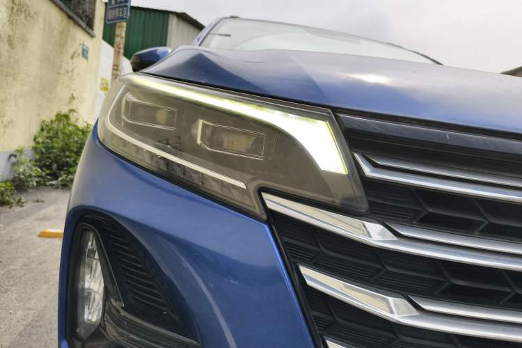 Used GAC Trumpchi GS4 2021 270T Automatic Smart Connectivity Technology Edition Right Front Headlight
