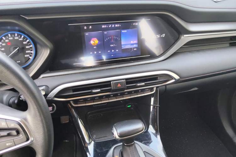 Used GAC Trumpchi GS4 2021 270T Automatic Elite Tech Edition Audio And AC Panel