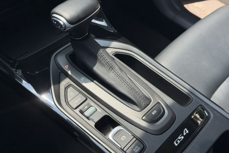 Used GAC Trumpchi GS4 2021 270T Automatic Elite Tech Edition Gear Lever