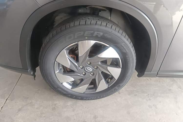 Used GAC Trumpchi GS4 2021 270T Automatic Elite Tech Edition Left Front Wheel Hub