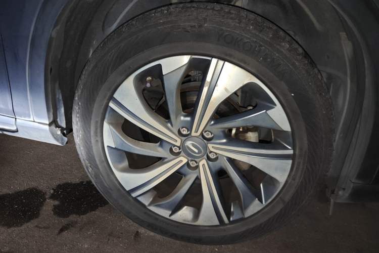 Used GAC Trumpchi GS4 2021 270T Automatic Smart Connectivity Technology Edition Right Front Wheel Hub