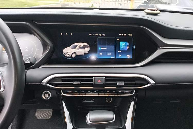 Used GAC Trumpchi GS4 2021 270T Automatic Tech Luxury Edition Audio And AC Panel