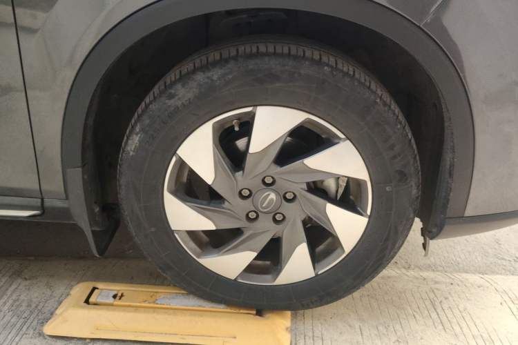Used GAC Trumpchi GS4 2021 270T Automatic Elite Tech Edition Right Front Wheel Hub