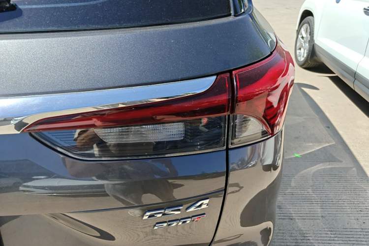 Used GAC Trumpchi GS4 2021 270T Automatic Luxury Smart Connectivity Version Right Rear Taillight
