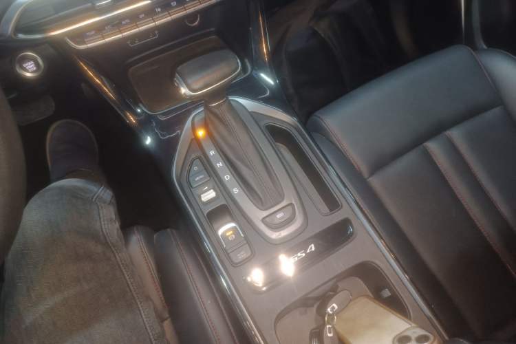 Used GAC Trumpchi GS4 2021 270T Automatic Elite Tech Edition Gear Lever