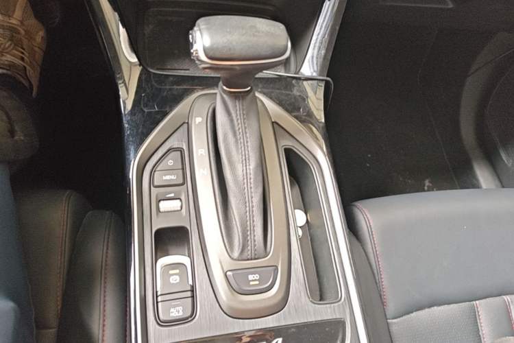 Used GAC Trumpchi GS4 2021 270T Automatic Elite Tech Edition Gear Lever
