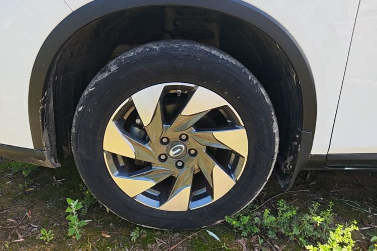 Used GAC Trumpchi GS4 2021 270T Automatic Elite Tech Edition Left Front Wheel Hub