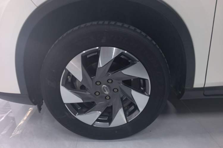 Used GAC Trumpchi GS4 2021 270T Automatic Elite Tech Edition Left Front Wheel Hub