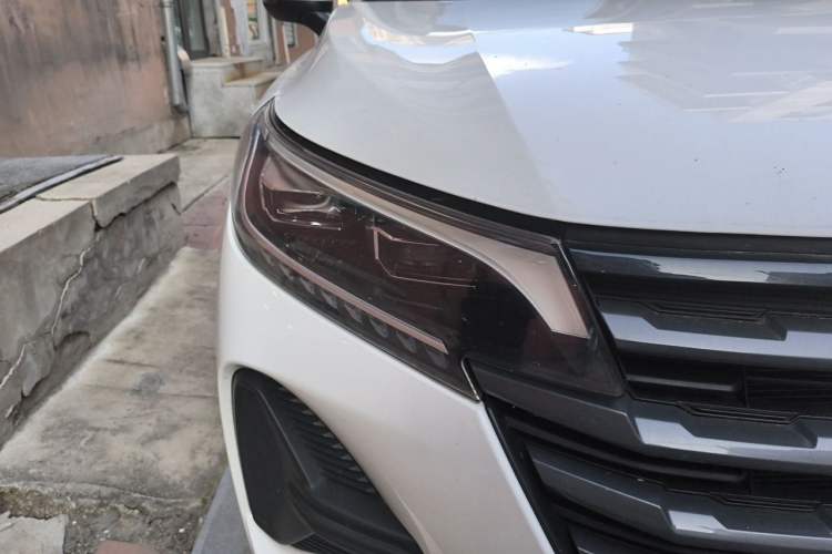 Used GAC Trumpchi GS4 2021 270T Automatic Elite Tech Edition Right Front Headlight